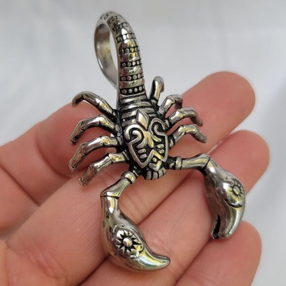 Steel scorpion pendant - Picture 5 of 6